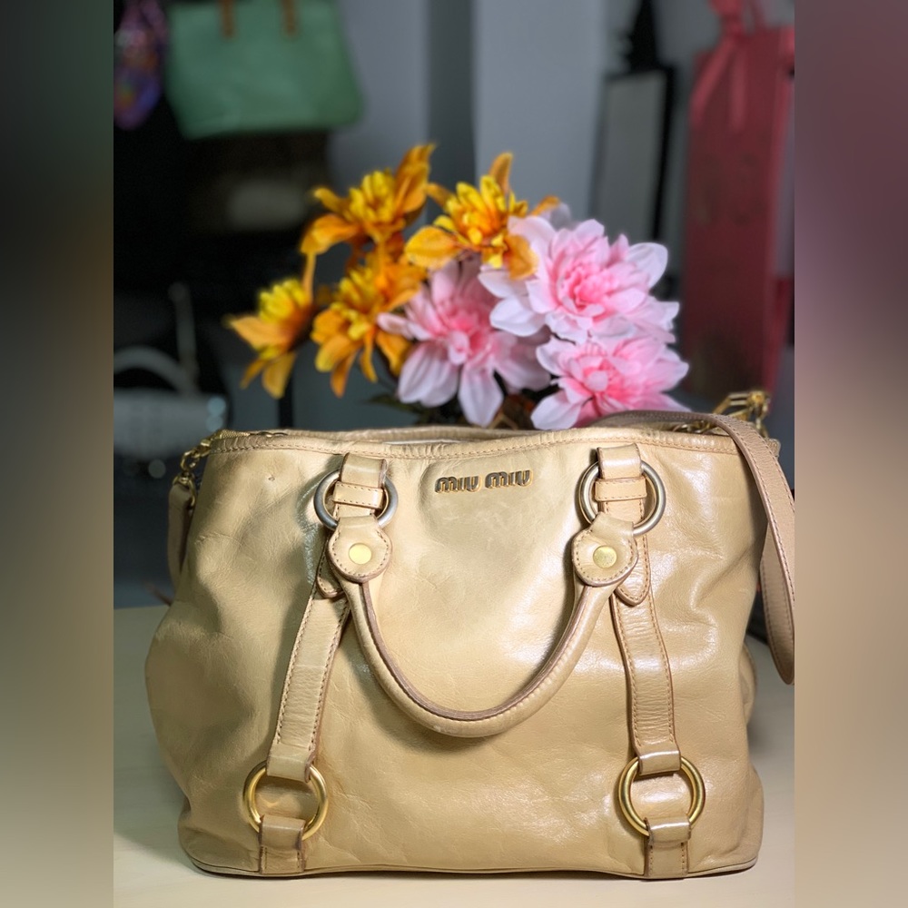 MIU MIU Pre-loved EUC Shoulder / Crossbody Bag